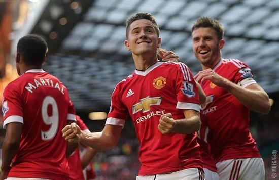 台上实现更 台上实现更